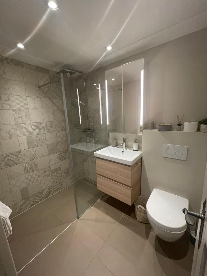 Apartment 2 *