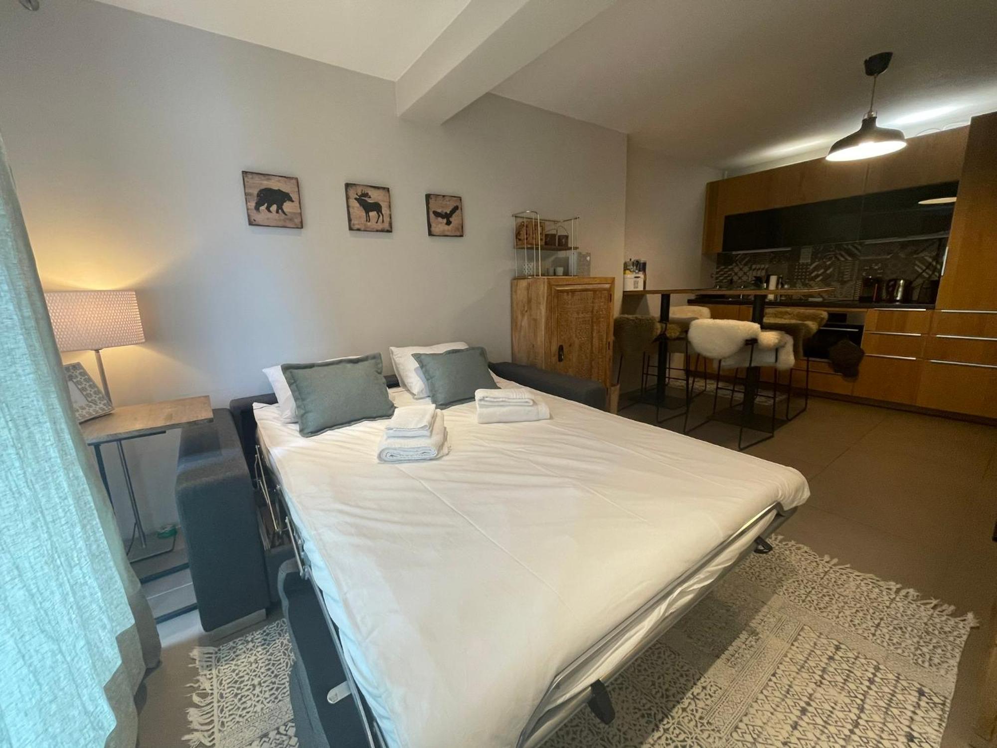 2 Apartment *